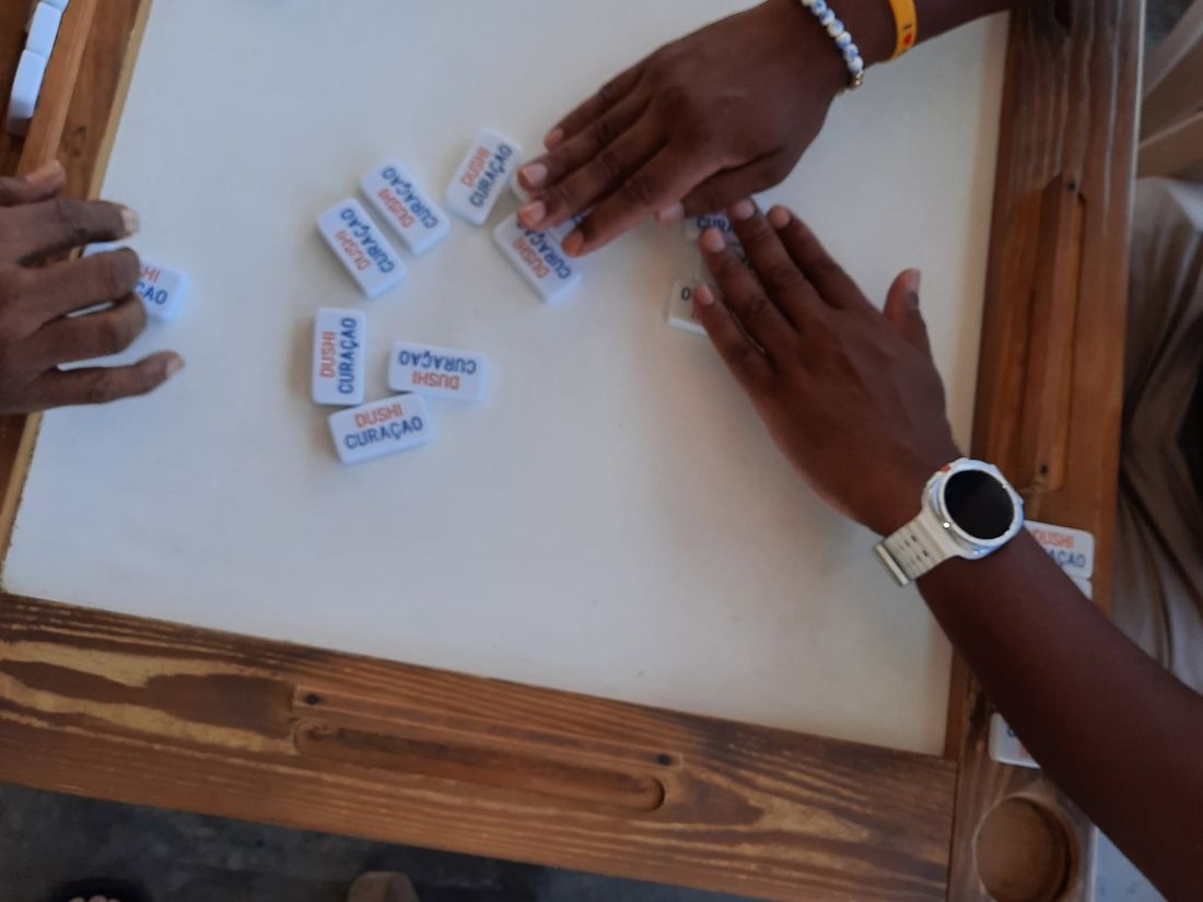 Domino op de clubtafel